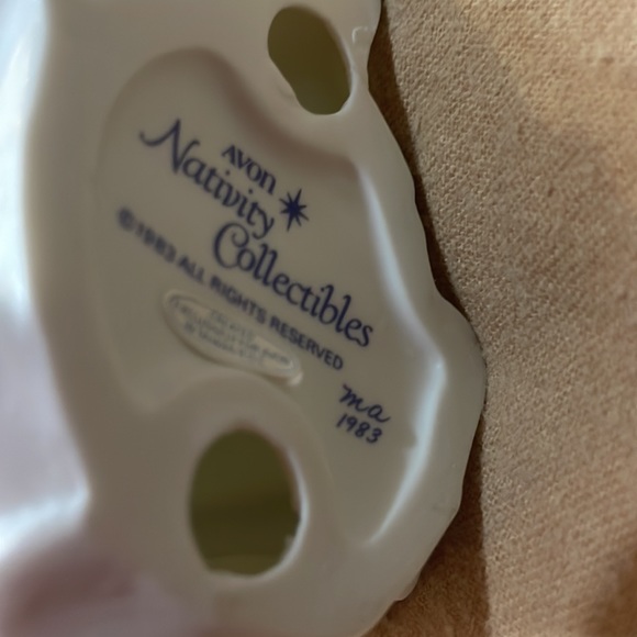 Avon Nativity Collectibles The Shepherd Porcelain Figurine. Excellent Condition. - Picture 10 of 12